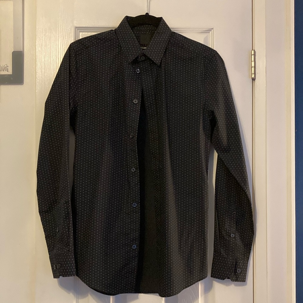 🎉2/$20🎉 H&M Black Casual Button Down Shirt with Classic Collar